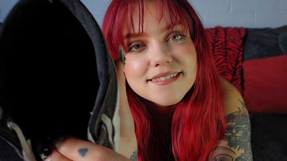 Ginger Rae xoxo - Dirty Stinky Sneaker Worship